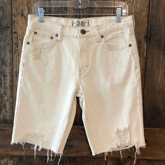 We The Free Sz 26 NWT Beige Raw Hem Bermuda Casual Ripped Shorts - Picture 2 of 4